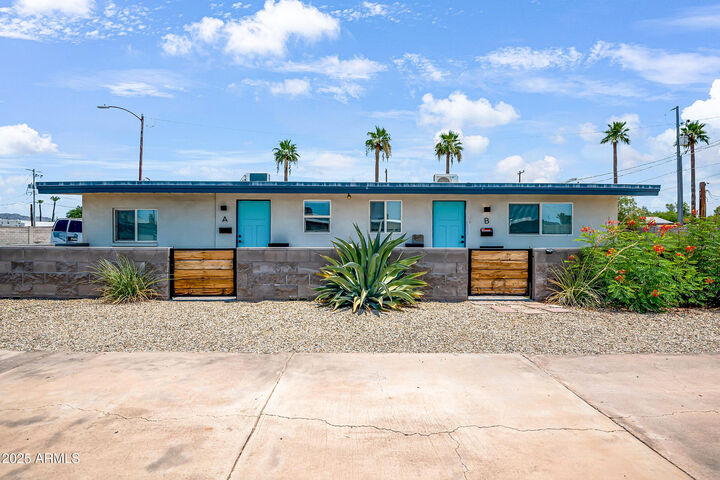 Property Photo:  1023 E Amelia Avenue  AZ 85014 