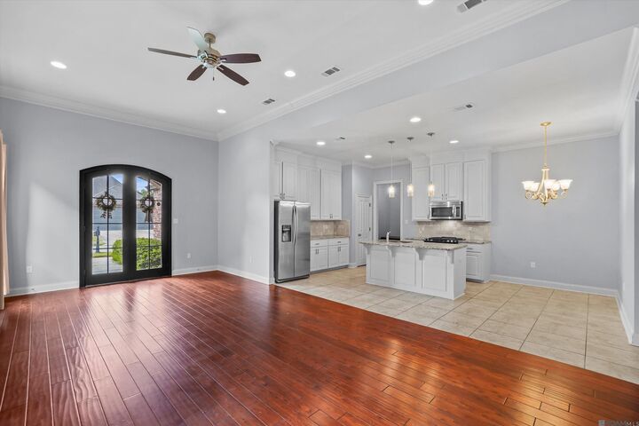 Property Photo: 7703 Ibiza Dr LA 70820