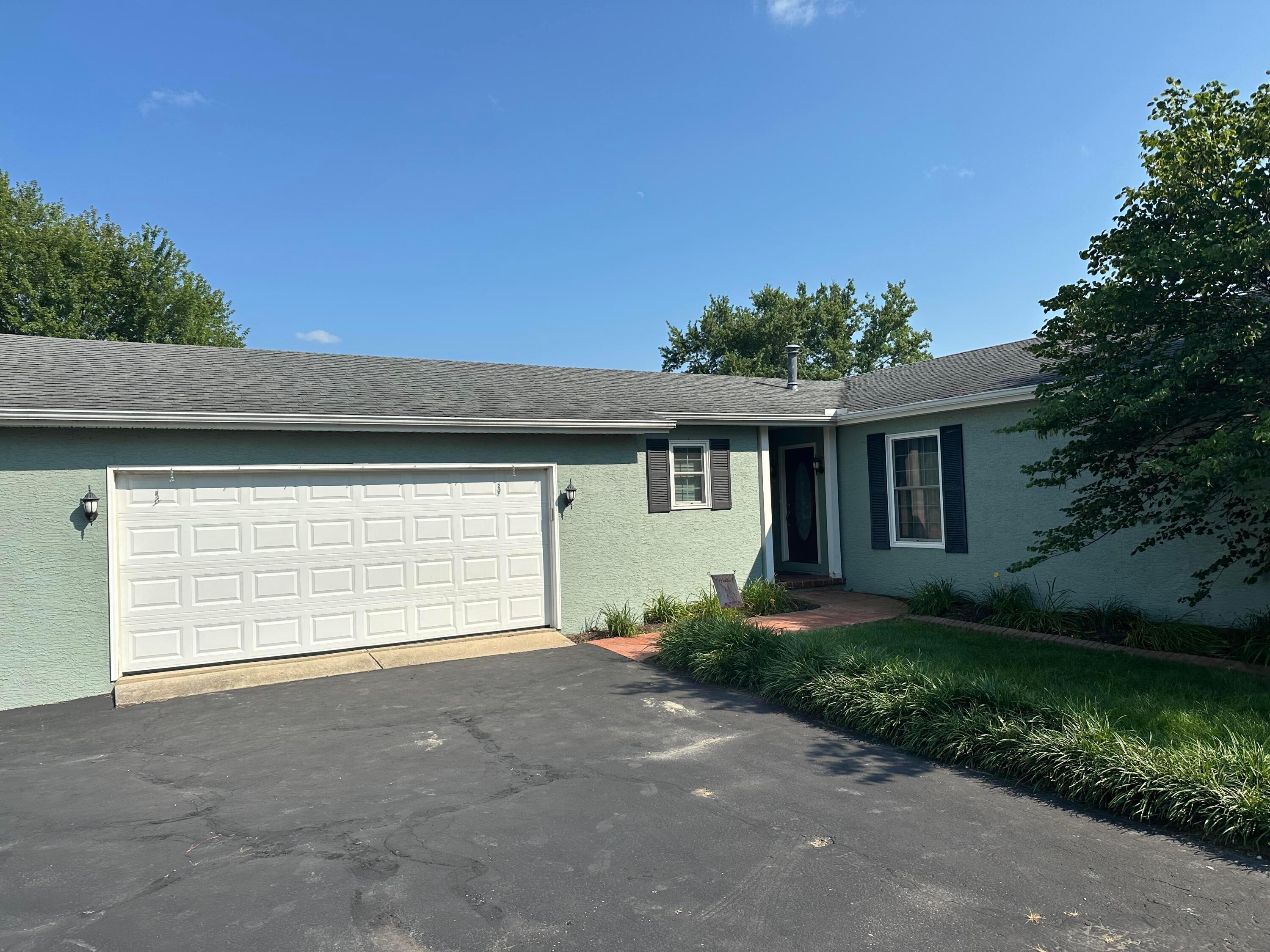 Property Photo: 2335 W Choctaw Drive OH 43140