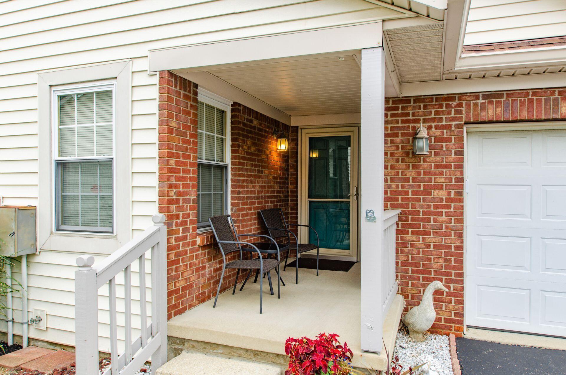 Property Photo: 4521 White Leaf Way OH 43228