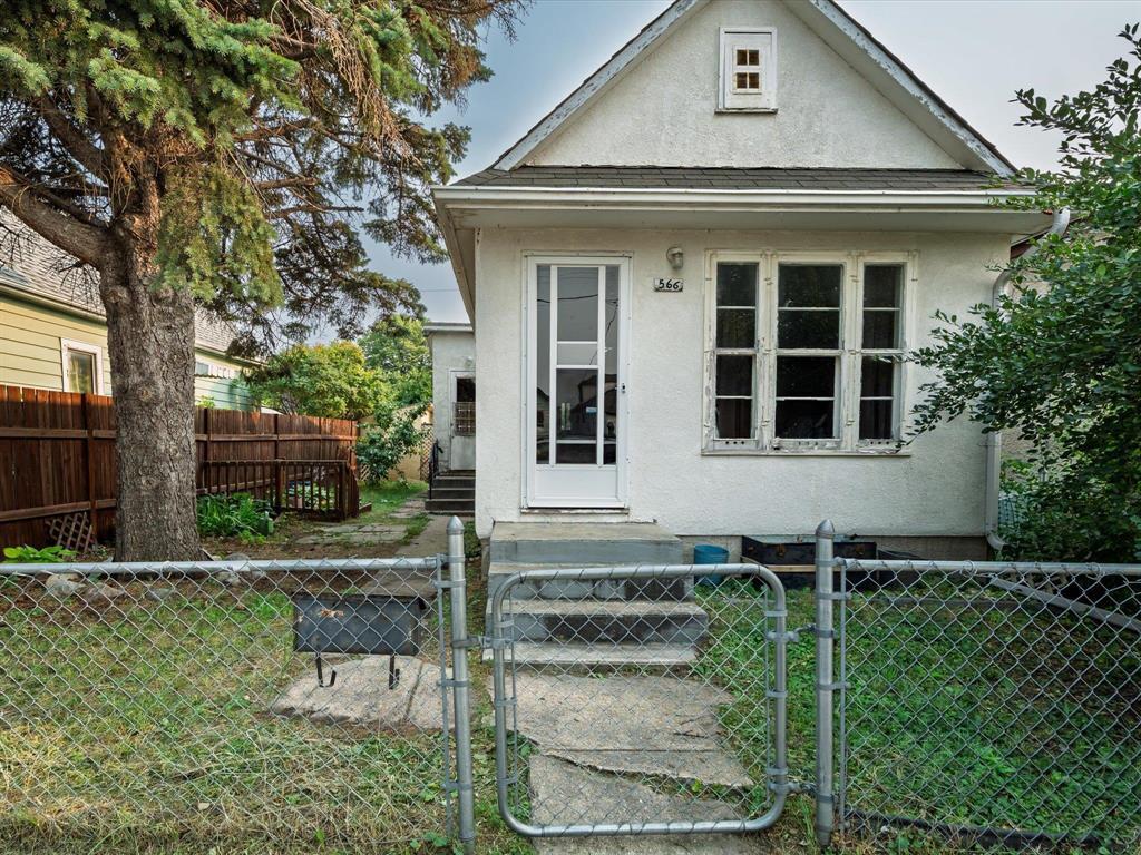 566 Riverton Avenue  Winnipeg MB R2L 0P1 photo