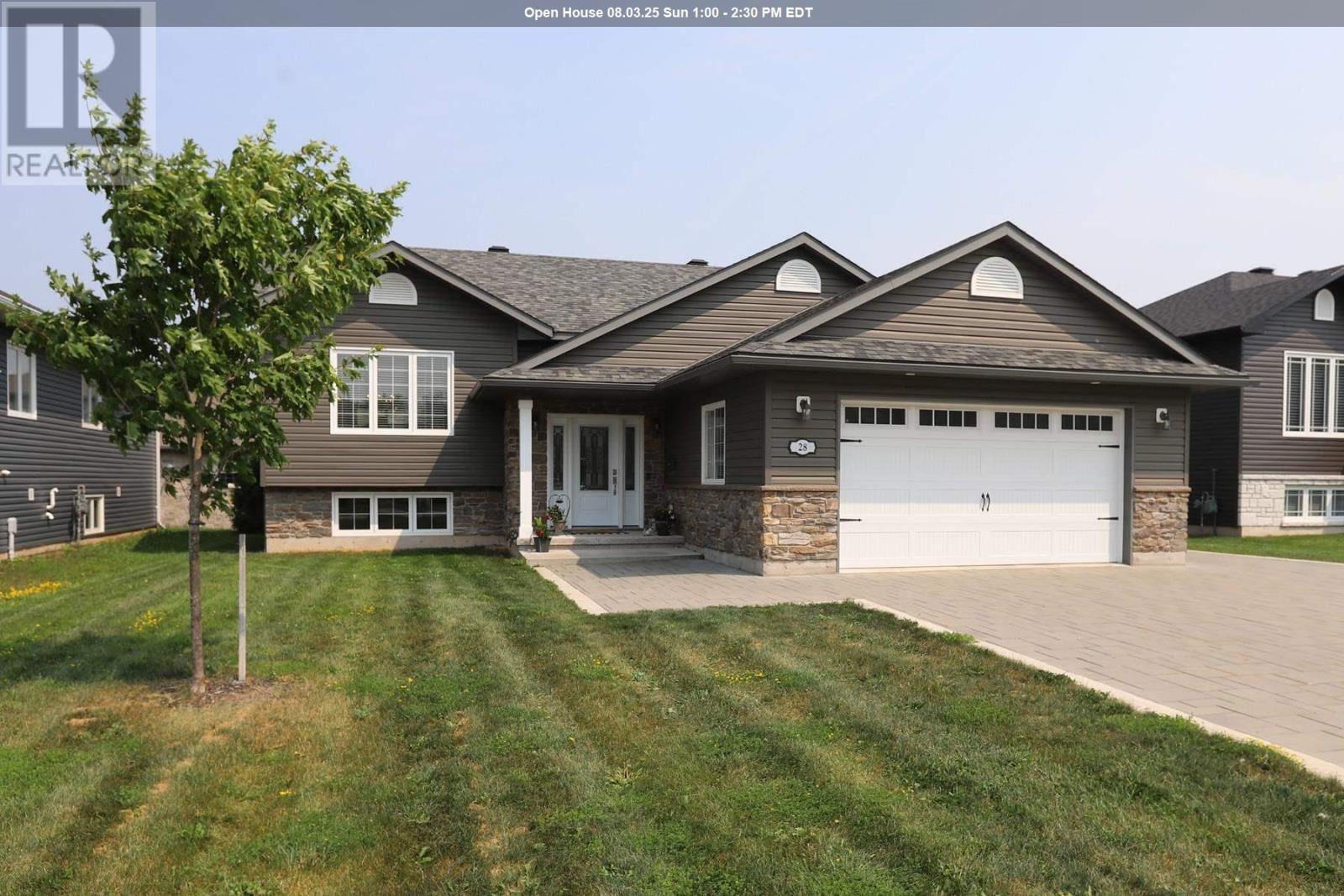 28 Foxborough Trl  Sault Ste. Marie ON P6B 0A5 photo