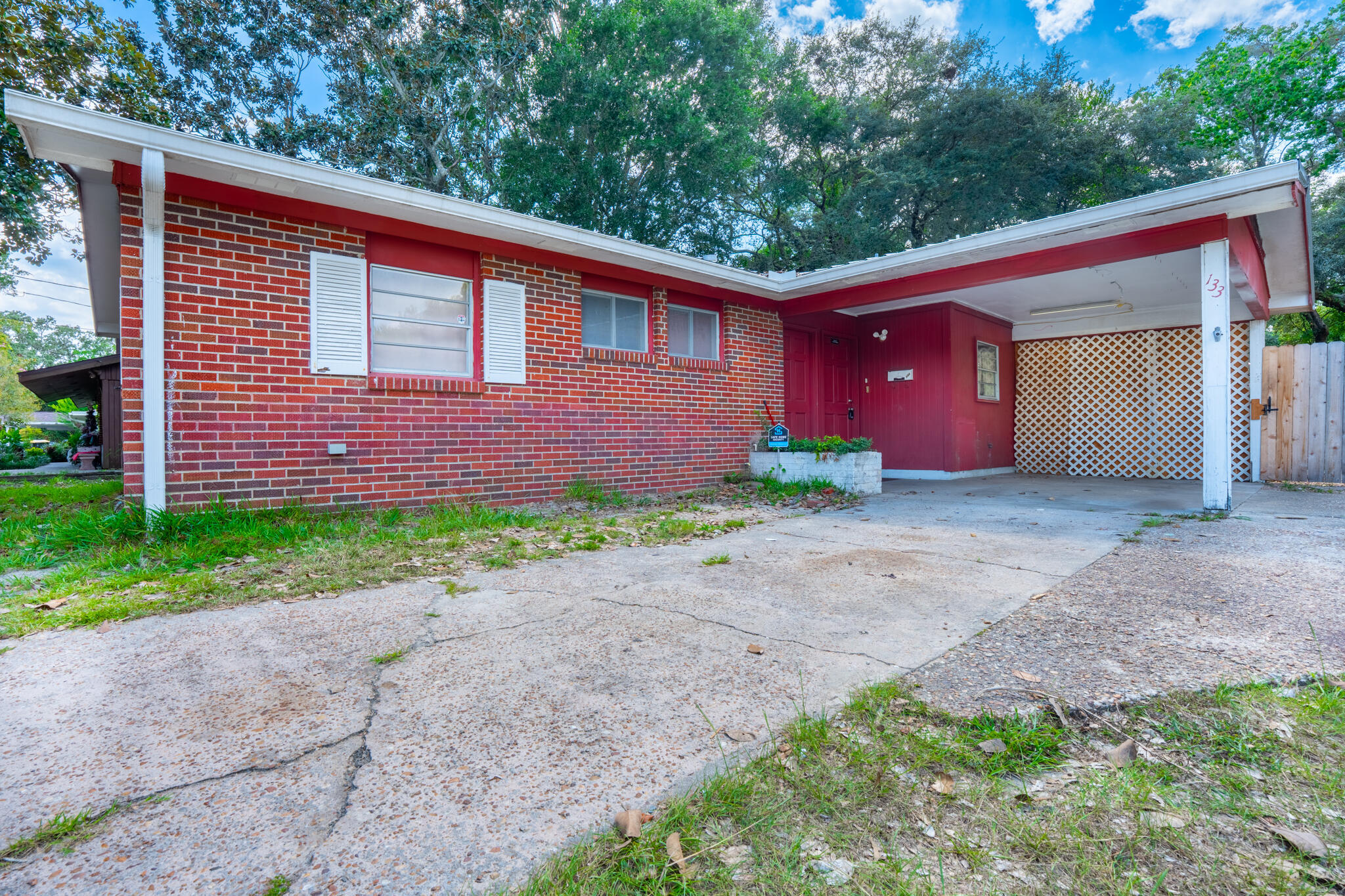 Property Photo: 133 NW Robinwood Drive FL 32548