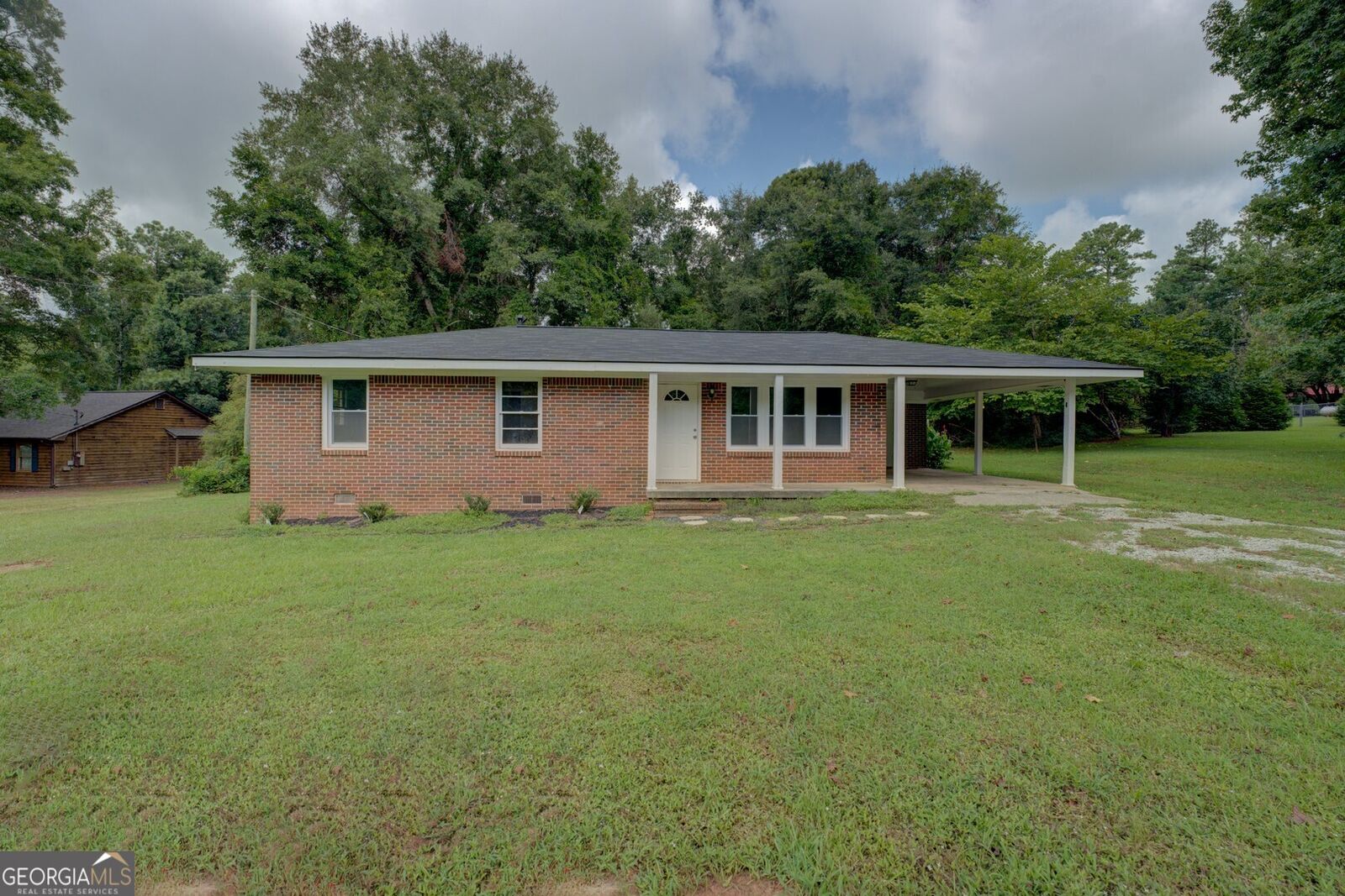 Property Photo: 882 Campbell Road GA 30014