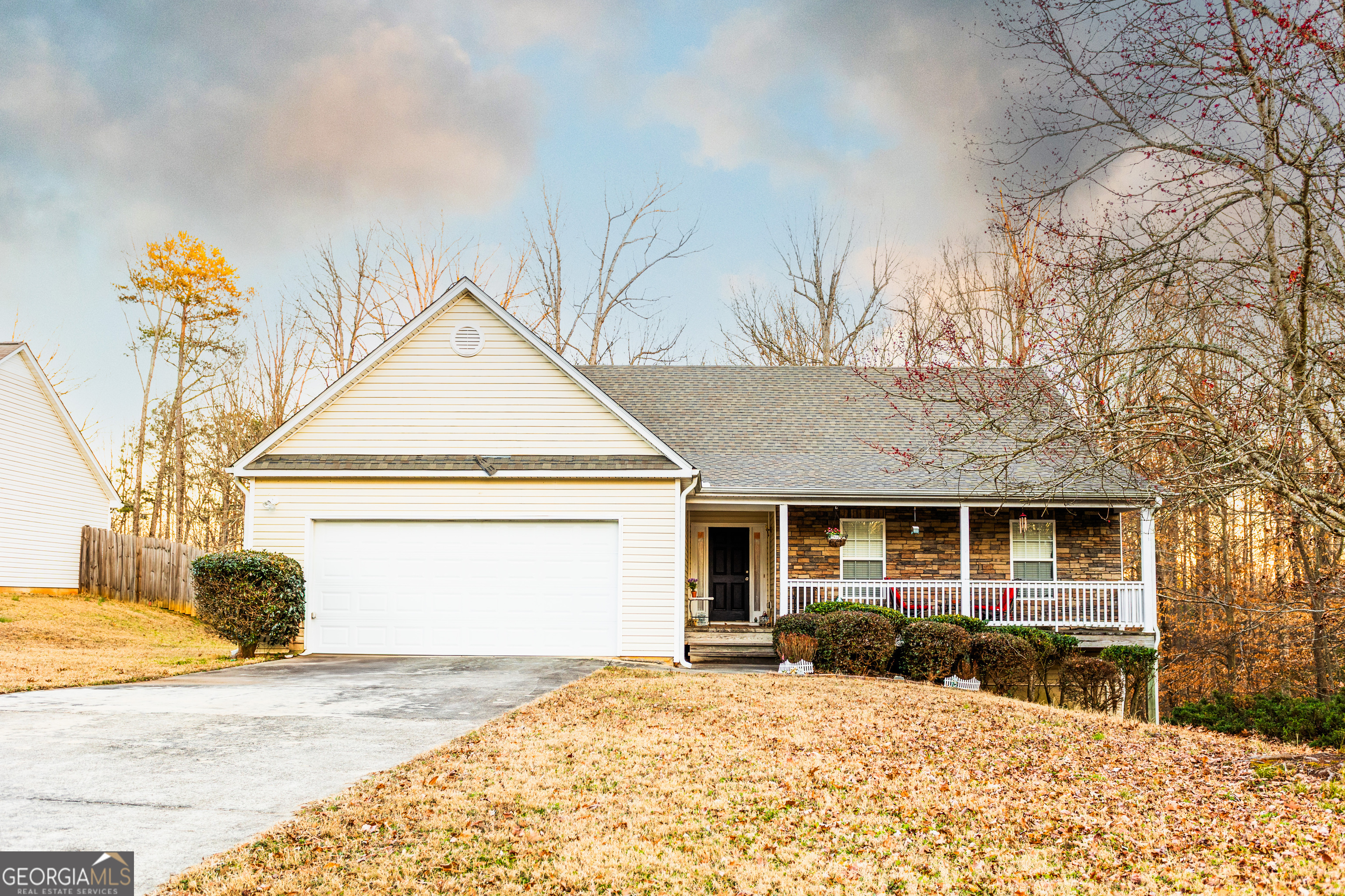 Property Photo: 55 Dearing Woods Bend GA 30014