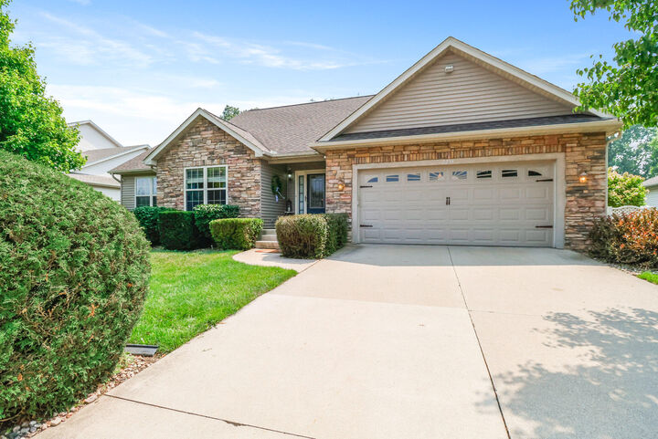 2253 Carlisle Lane  Valparaiso IN 46385 photo