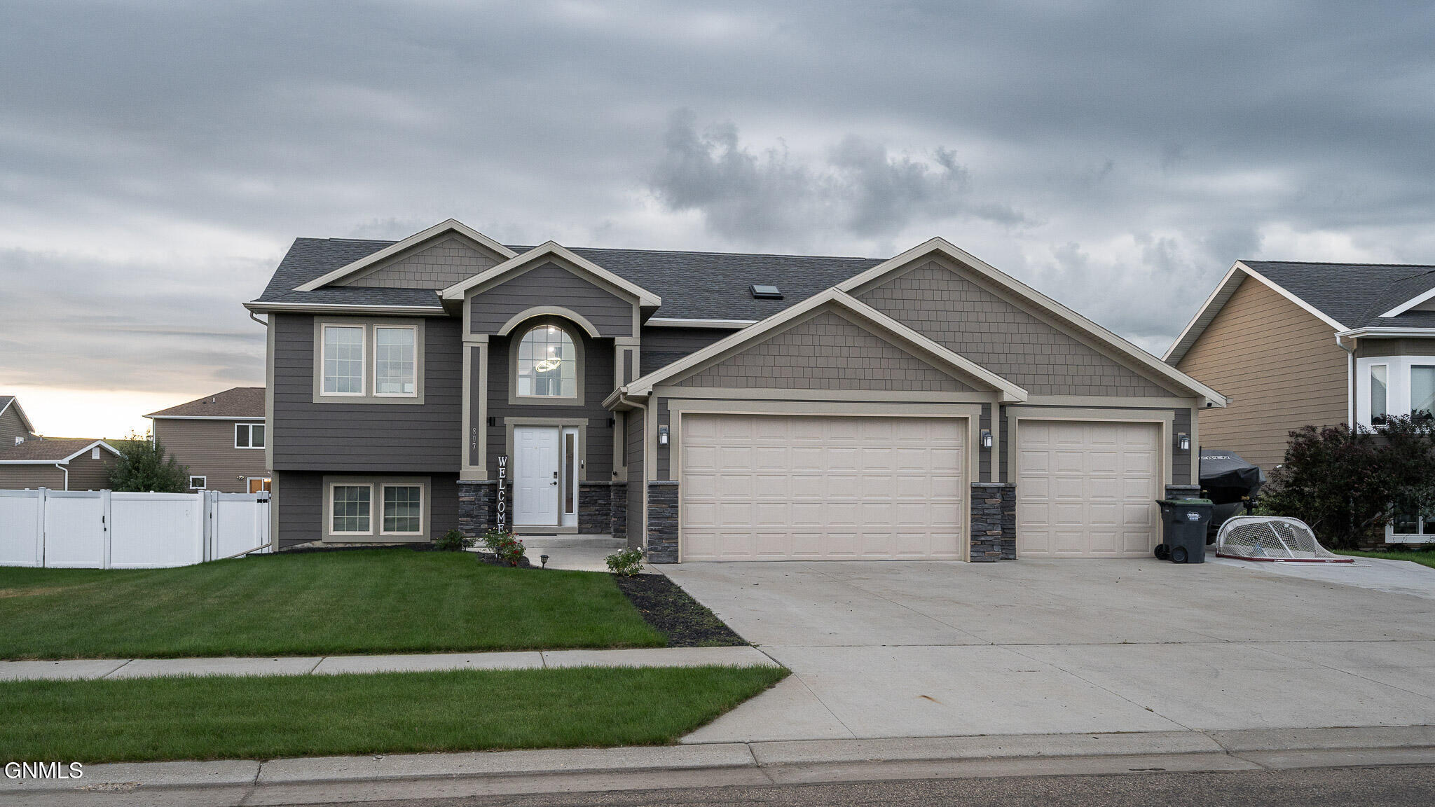 807 Canyon Road SW  Mandan ND 58554 photo