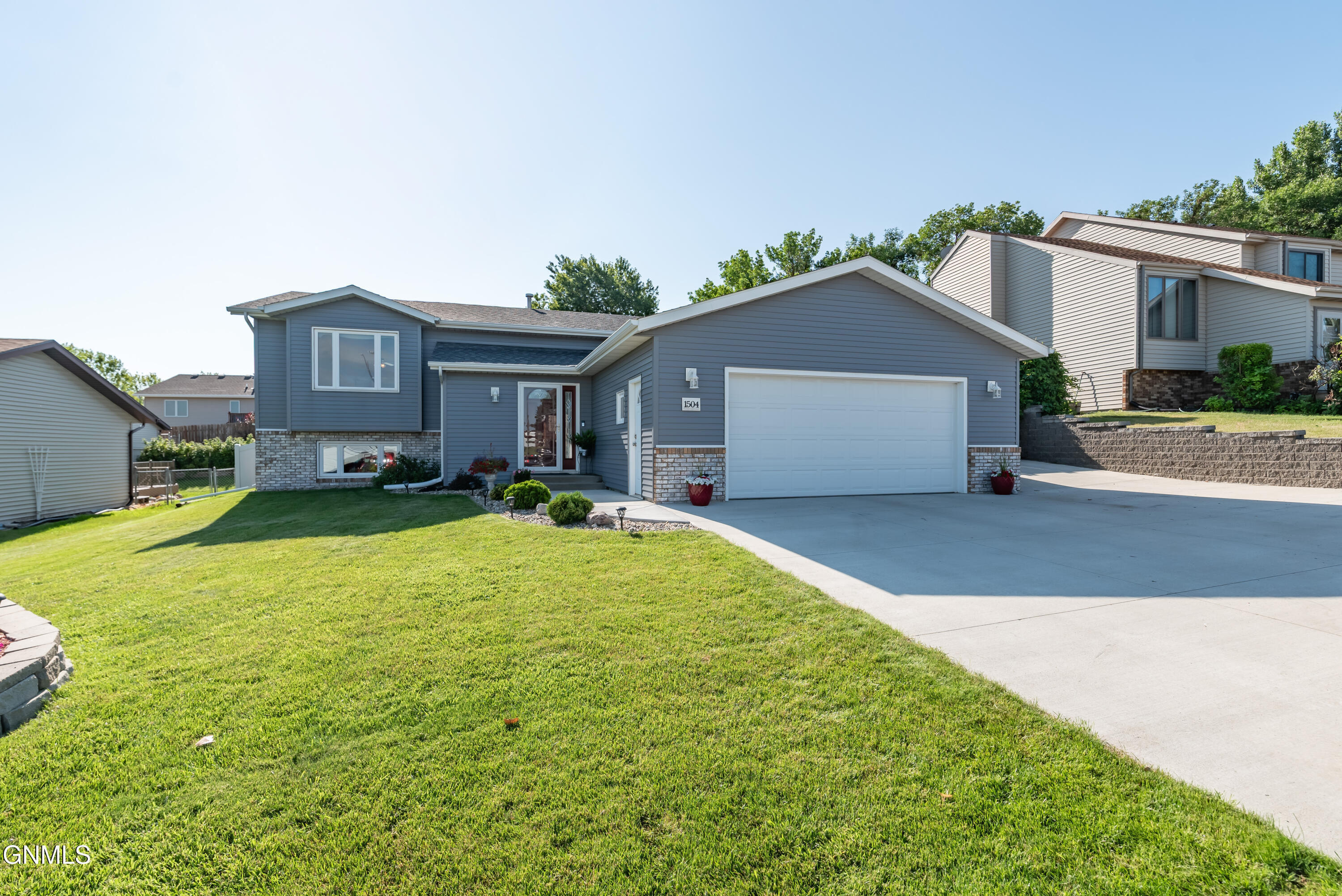 1504 3rd Avenue NE  Mandan ND 58554 photo