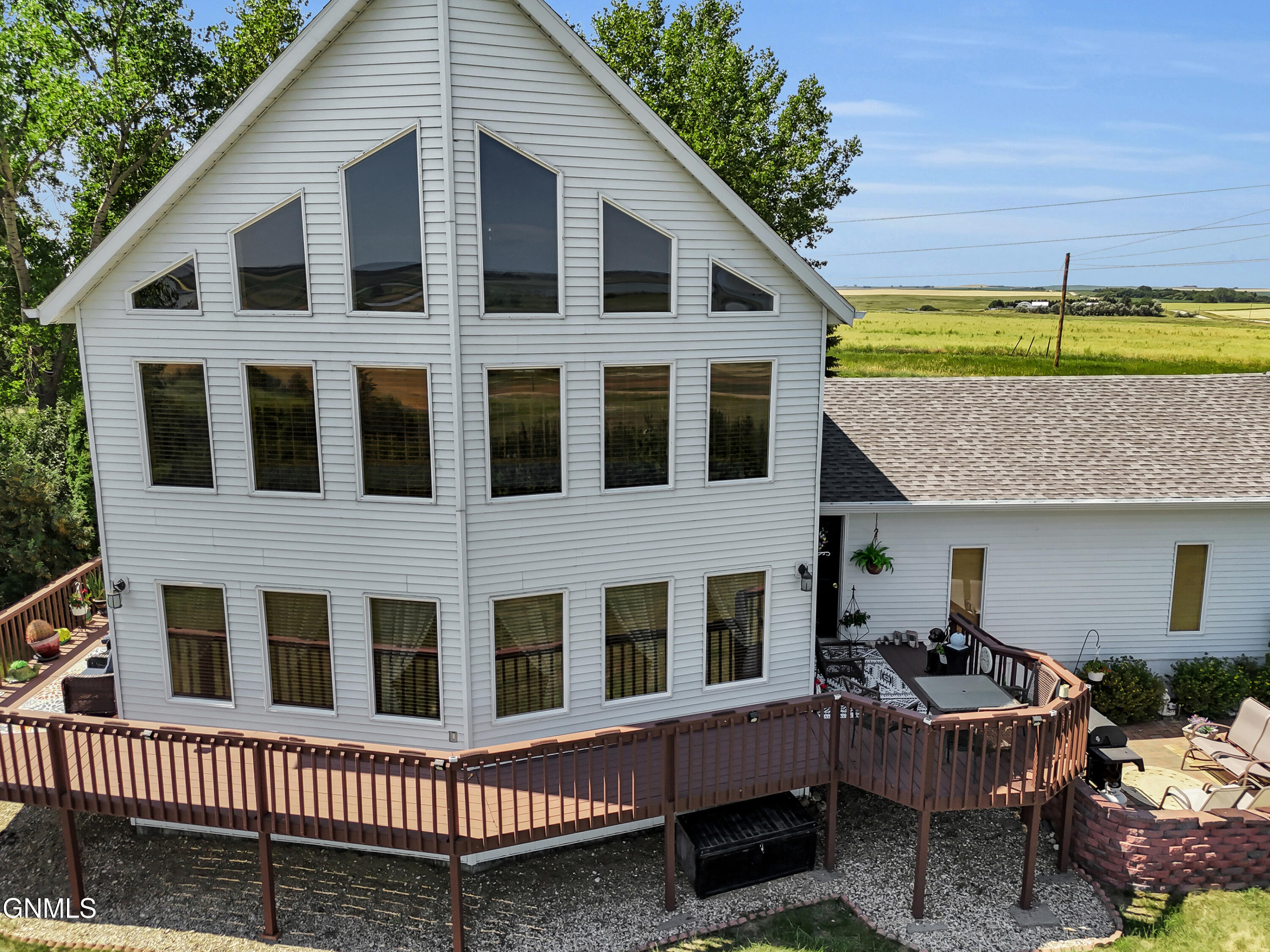 Property Photo:  698 20th Avenue NW  ND 58575 