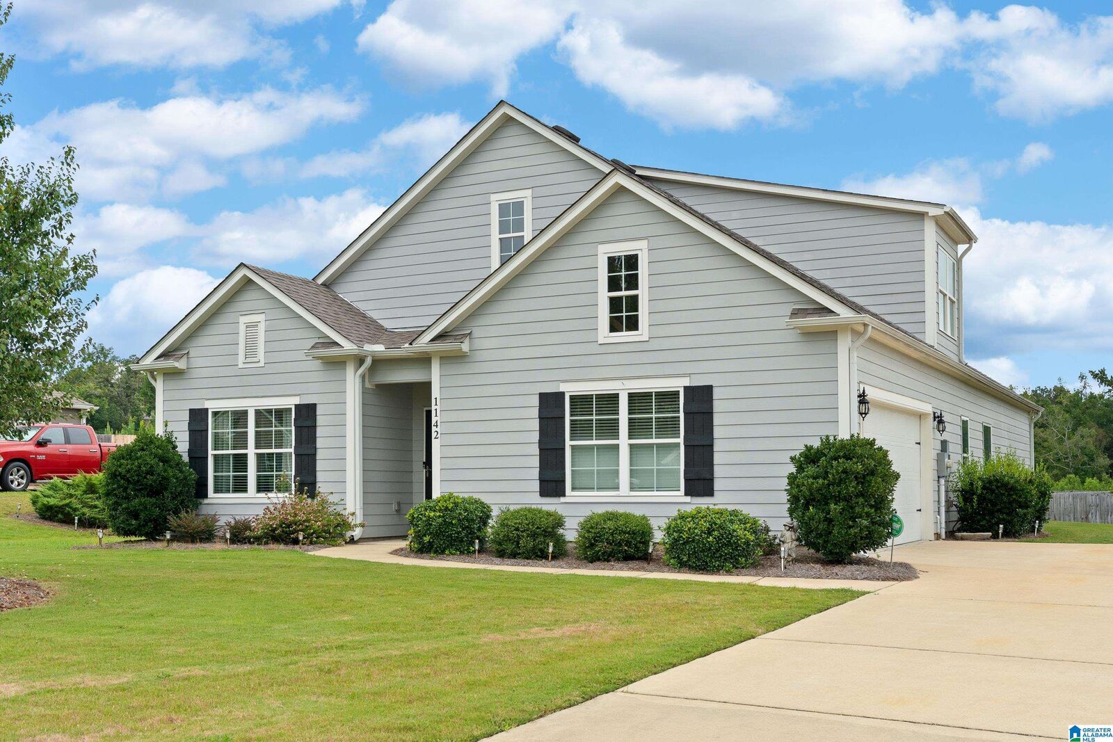 Property Photo: 1142 Mountain Laurel Circle AL 35004