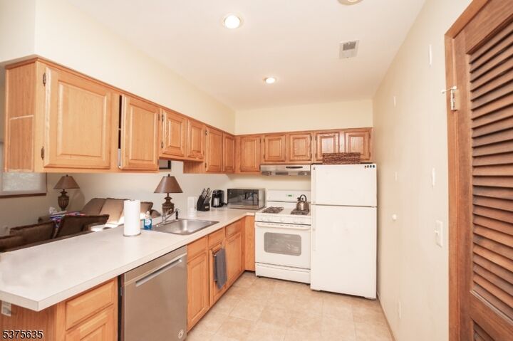 2 Falkenstein Dr Unit 4  Vernon Twp. NJ 07462 photo