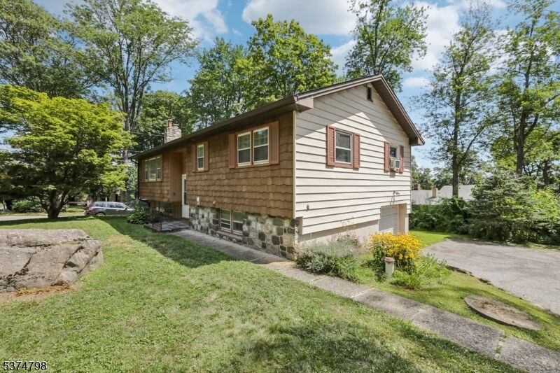 Property Photo:  150 Highland Lakes Rd  NJ 07422 