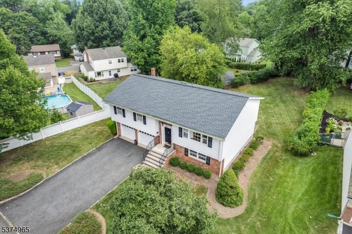 Property Photo: 4 Williamsburg Dr NJ 07068