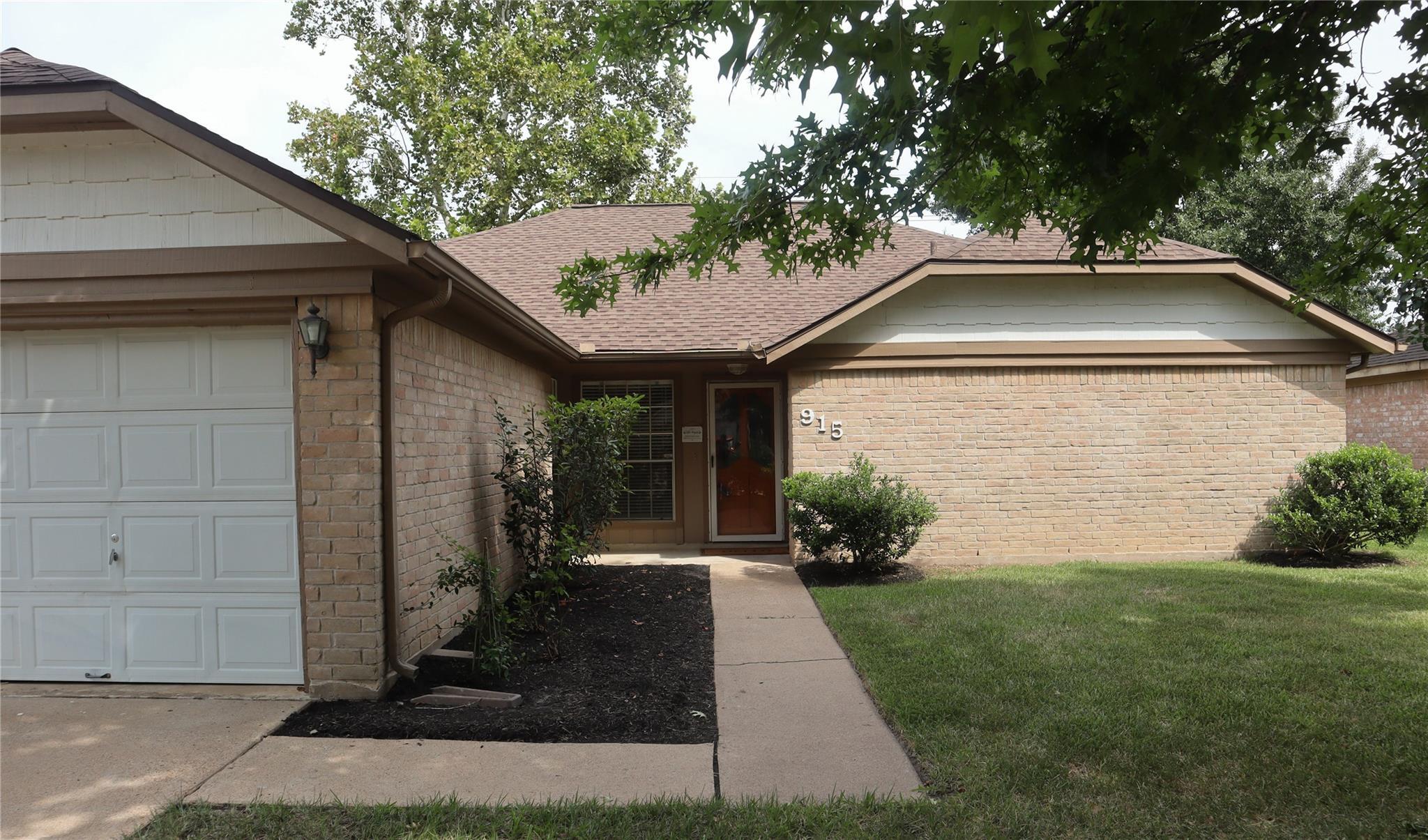 Property Photo: 915 Valley Ranch Drive TX 77450