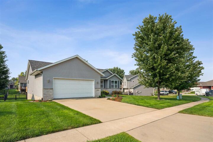 Property Photo: 1460 Blacktail Ln IA 52317