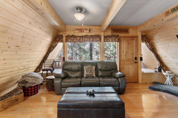 Property Photo: 880 E Ridge Dr UT 84762