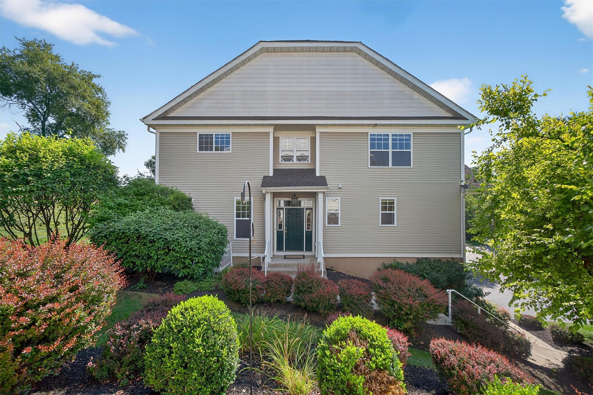 Property Photo:  8 Green Court  NY 10940 