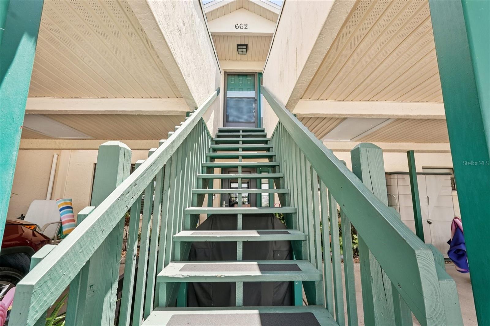 Property Photo: 662 Yardarm Drive FL 33572