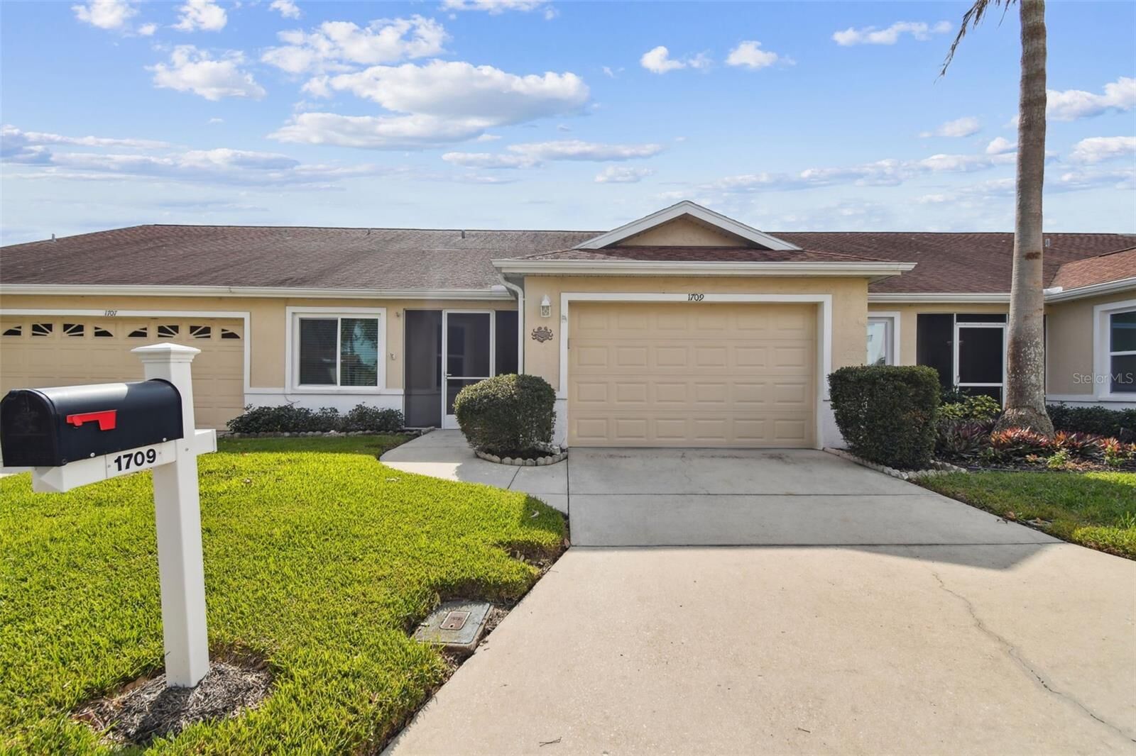 Property Photo: 1709 Edgewater Lane FL 34221