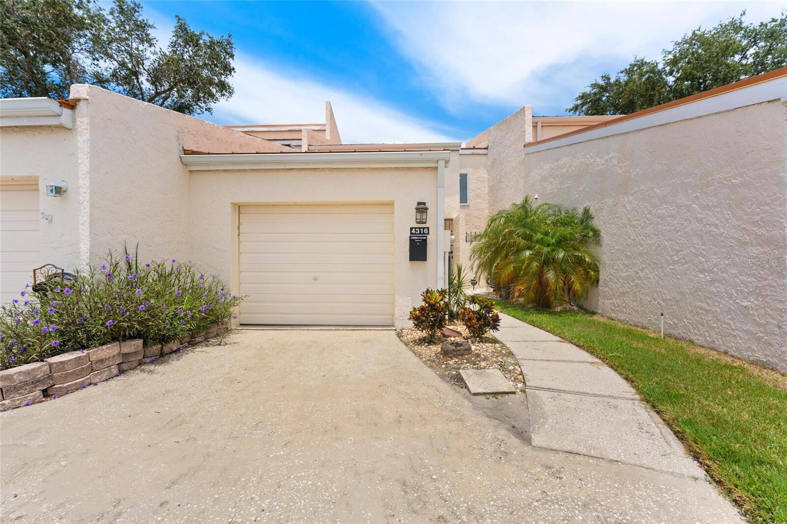 Property Photo:  4316 Sunray Court 34  FL 33615 