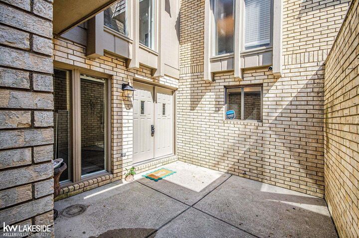 Property Photo: 1297 Oakwood Court MI 48307