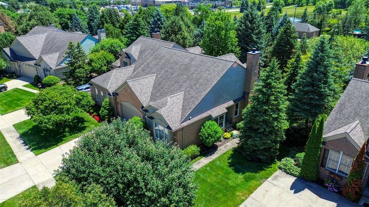 Property Photo:  1322 Copper Circle  MI 48306 