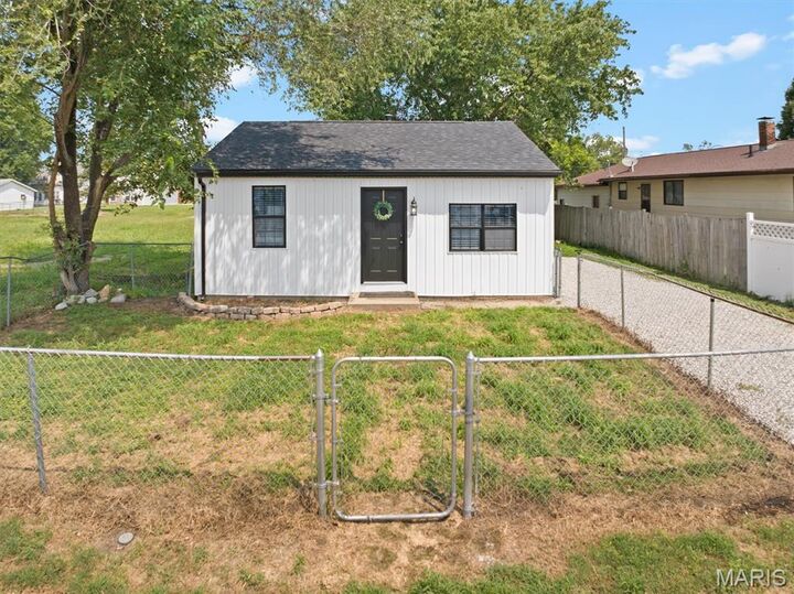 1733 Wayne Lanter Avenue  Madison IL 62060 photo