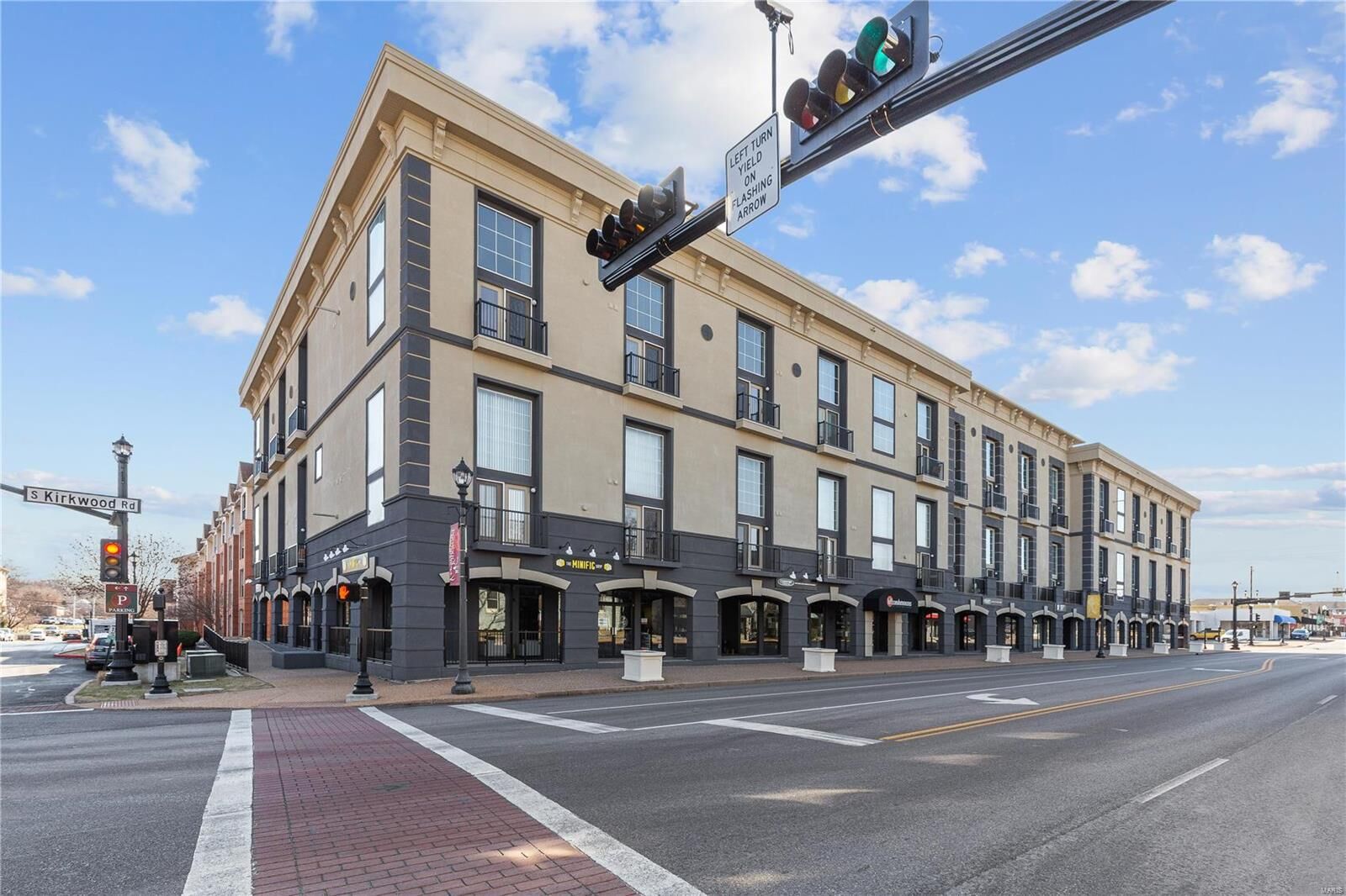Property Photo: 200 S Kirkwood Road 213 MO 63122