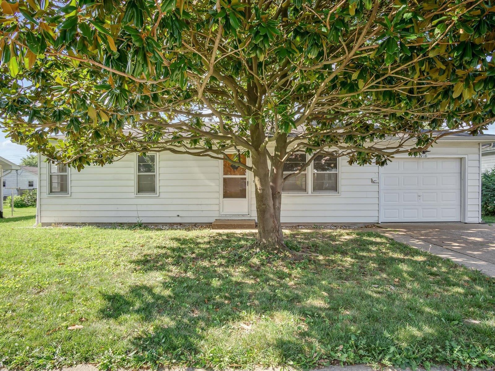 Property Photo:  218 E South 5th Street  IL 62278 