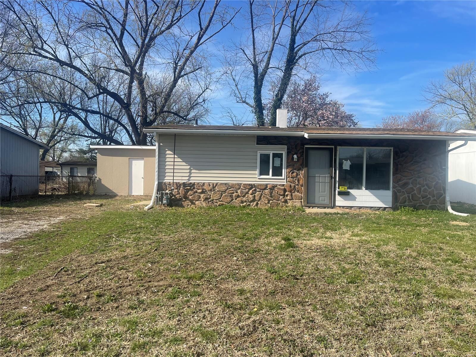 Property Photo:  1116 Saint Helena Drive  IL 62206 
