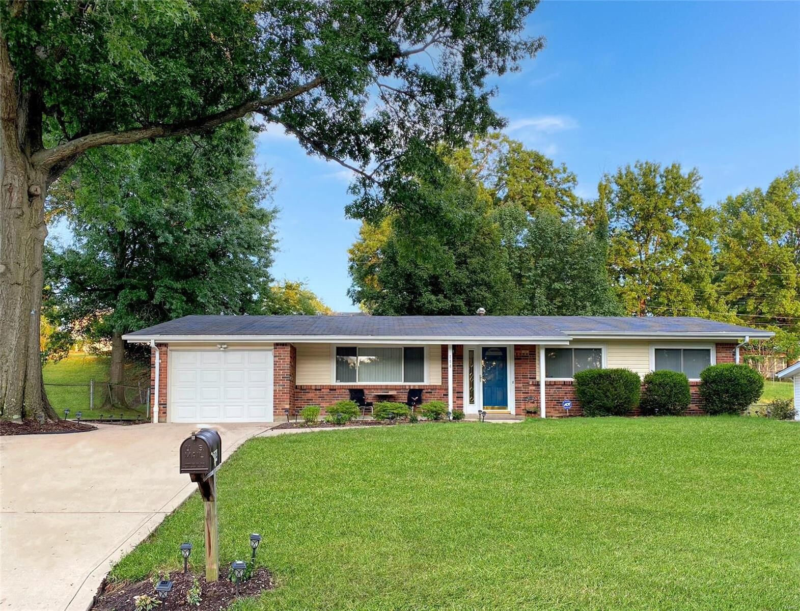 Property Photo: 804 Parkfield Terrace MO 63021