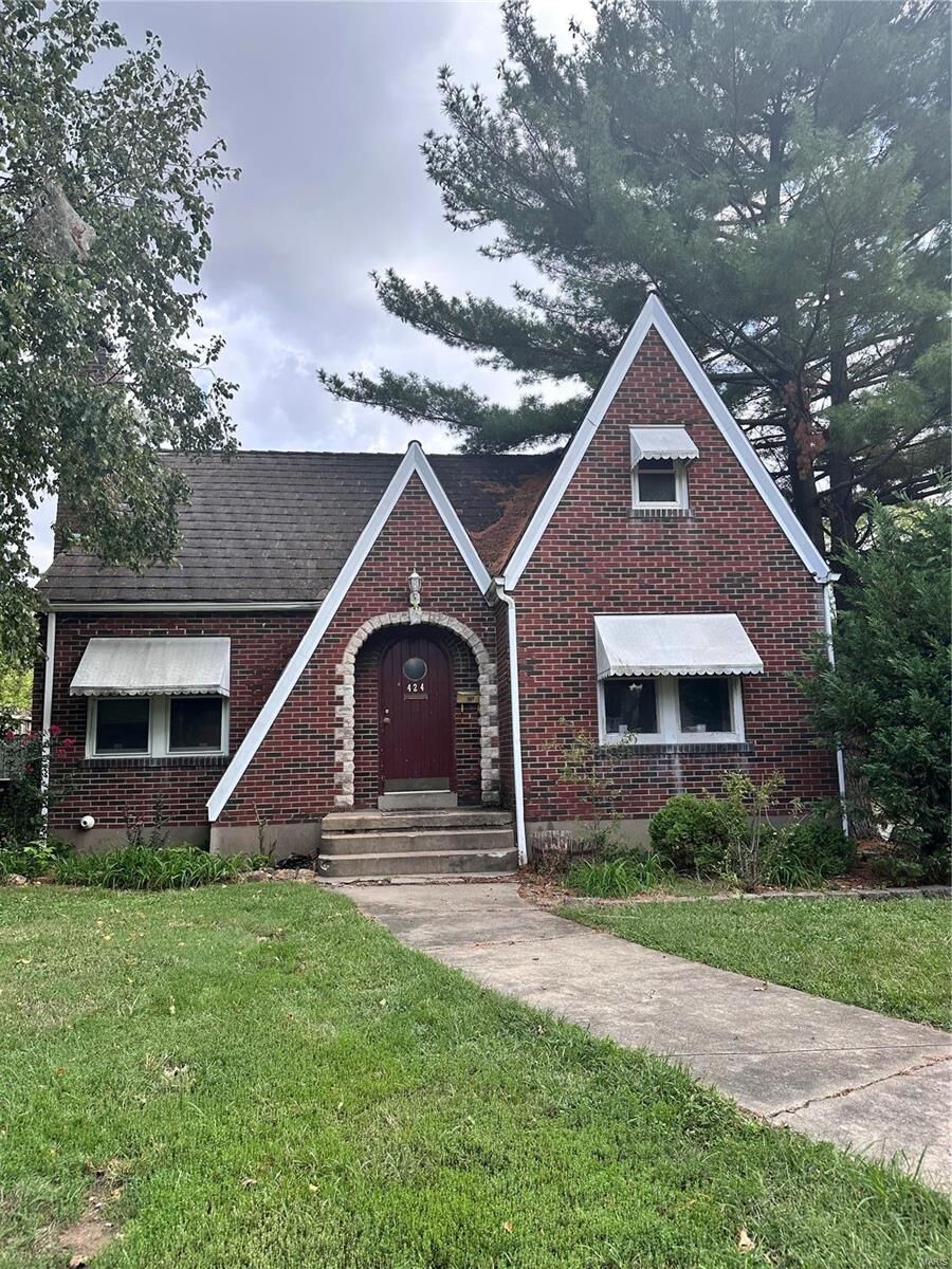 Property Photo: 424 S West End Boulevard MO 63703