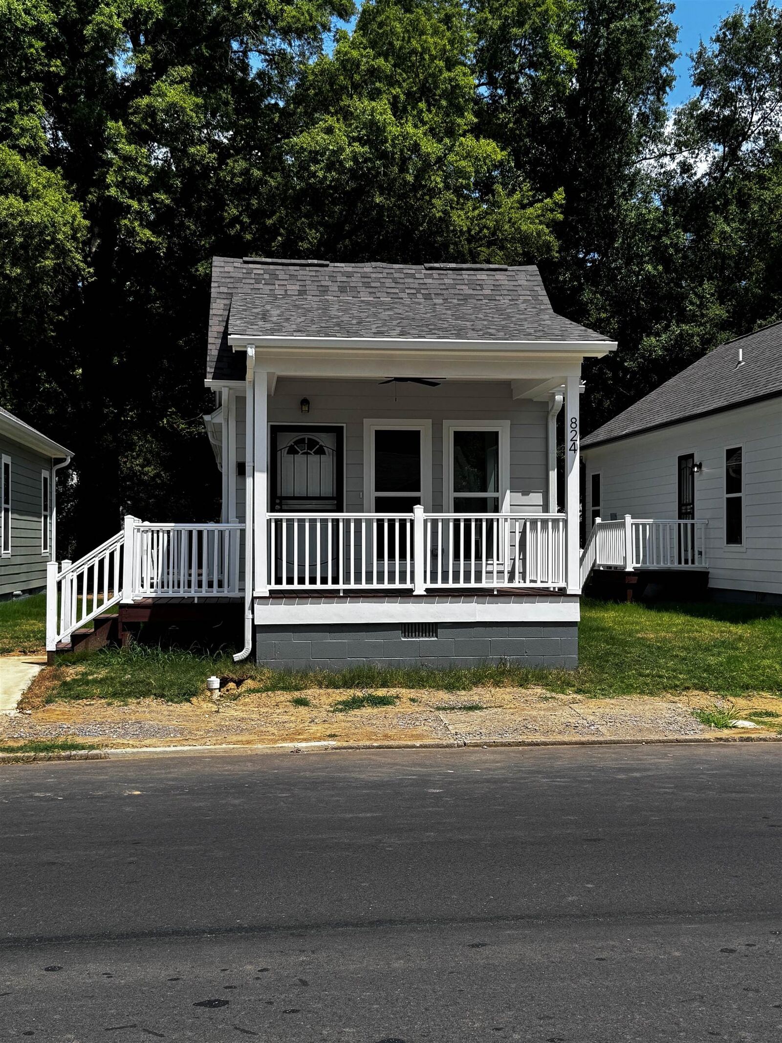 Property Photo:  824 Semmes St  TN 38111 