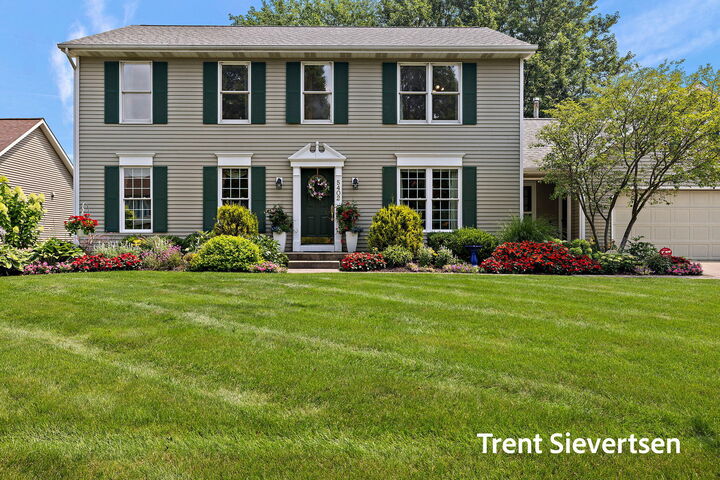 Property Photo:  5402 Bunker Hill Court SE  MI 49508 