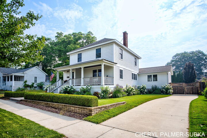Property Photo:  406 Lake Avenue  MI 49417 