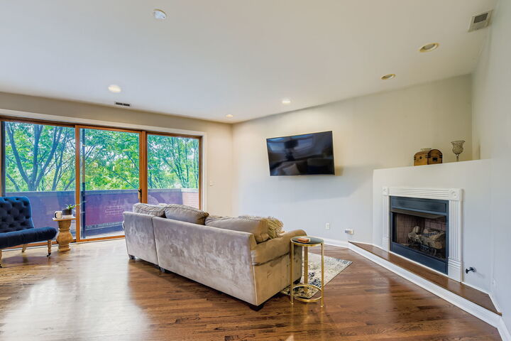 Property Photo:  4002 S Western Avenue 2  IL 60609 