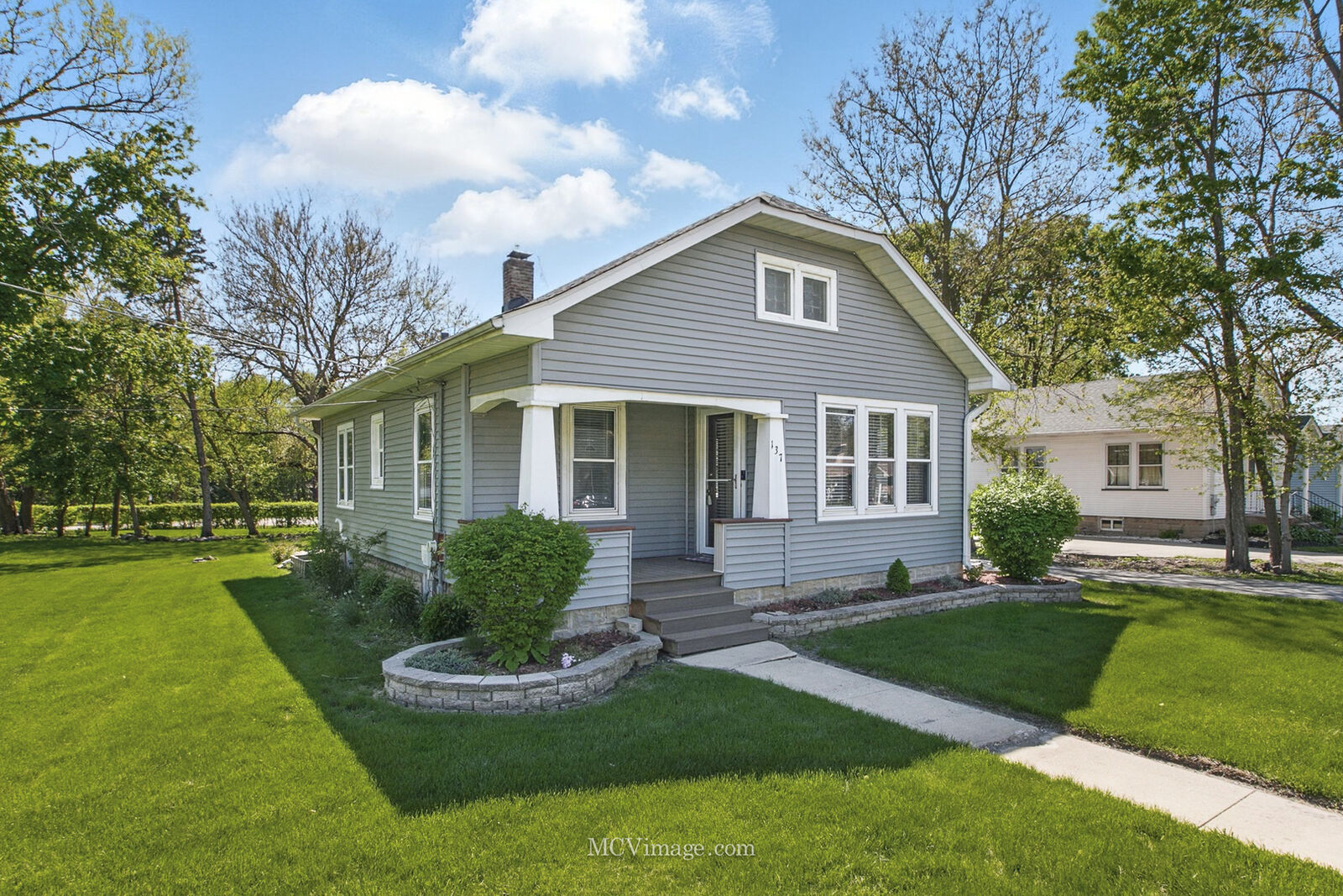 Property Photo:  137 E Tyler Street  IL 60543 