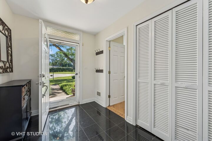 Property Photo:  1119 Hampton Court  IL 60015 