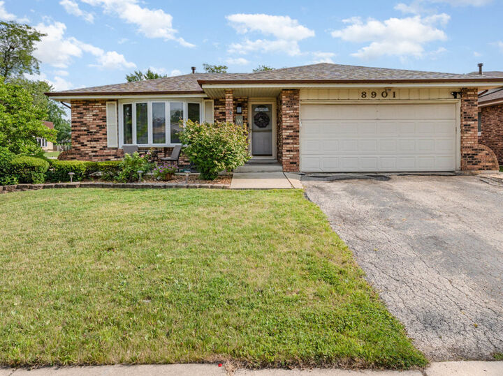 8901 Leslie Drive  Orland Hills IL 60487 photo