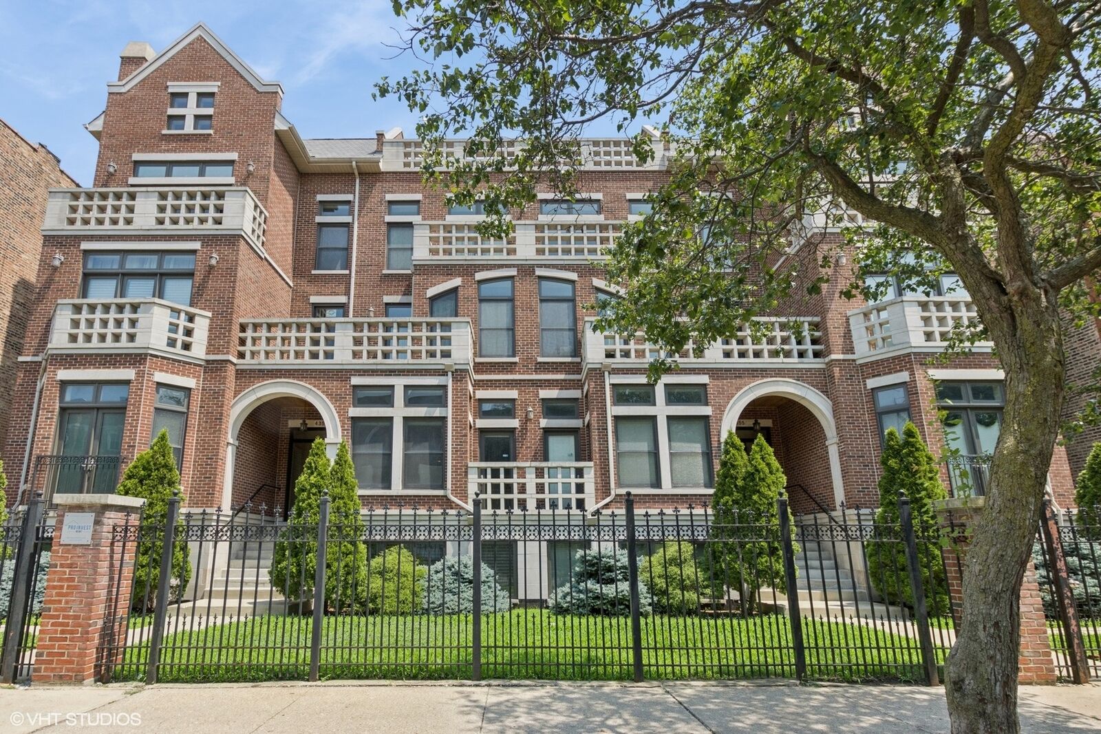 Property Photo: 4351 S Lake Park Avenue 1S IL 60653
