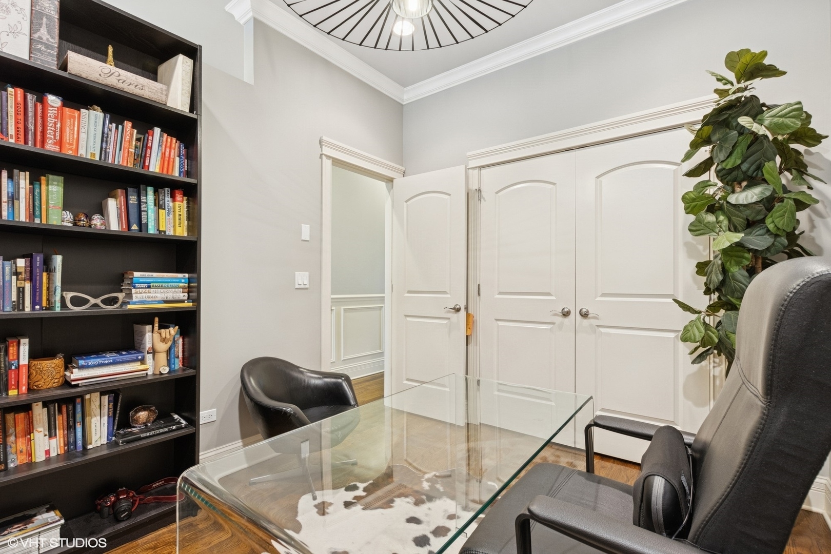 Property Photo: 4351 S Lake Park Avenue 1S IL 60653