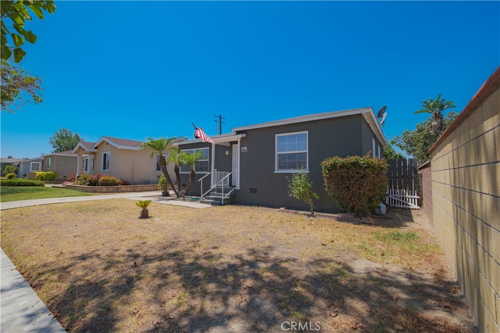 Property Photo:  4829 Walnut Ave  CA 90807 