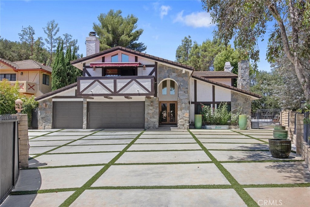 Property Photo: 4901 Calle Montecillo CA 91301