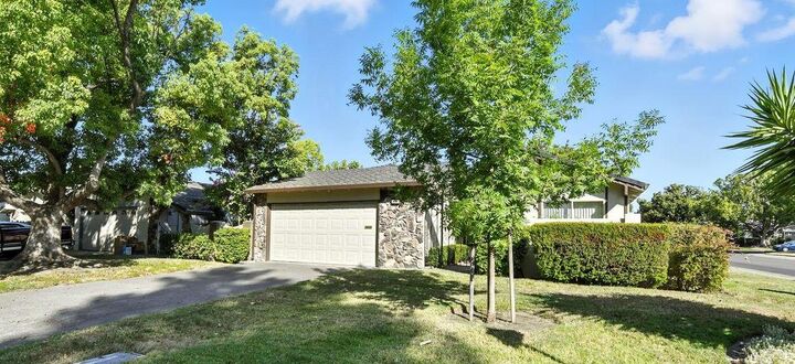 Property Photo: 5880 Gloria Drive CA 95822