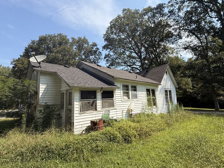 Property Photo:  1719 W Lincoln St  TN 37388 