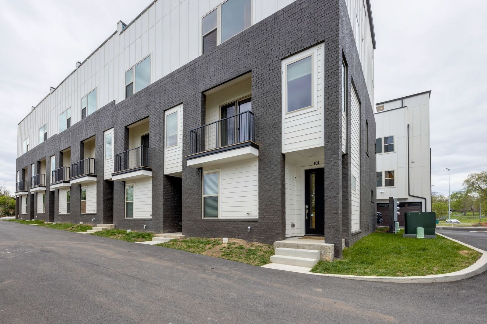 Property Photo:  2719 Alameda St 102  TN 37208 
