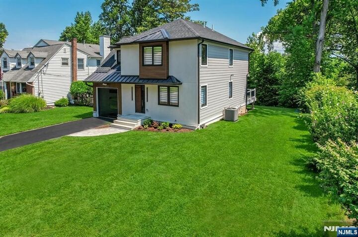 Property Photo:  72 Roosevelt Street  NJ 07626 