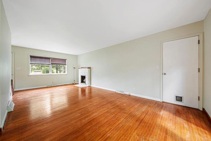 Property Photo:  409 Greenvale Avenue W  MN 55057 