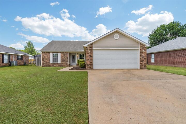 Property Photo: 1415 Camellia Lane AR 72704