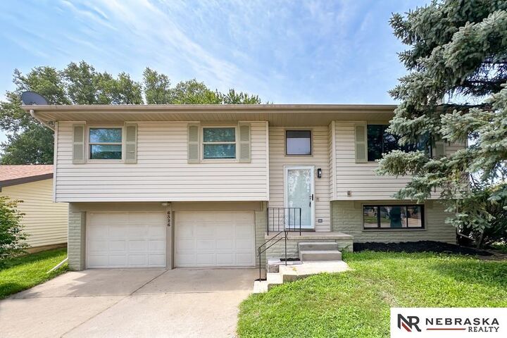6326 N 112th Circle  Omaha NE 68164 photo